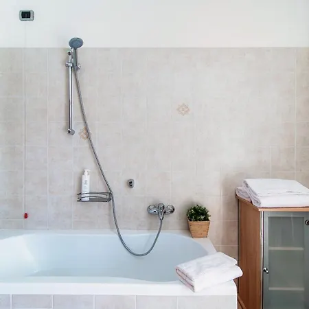 Degli Angeli - By Myhomeincomo