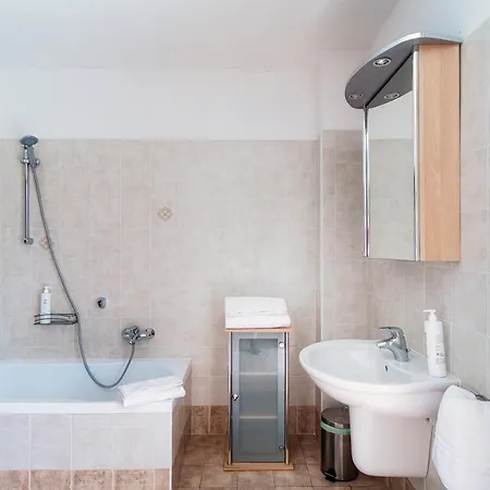 Apartmán Degli Angeli - By Myhomeincomo *